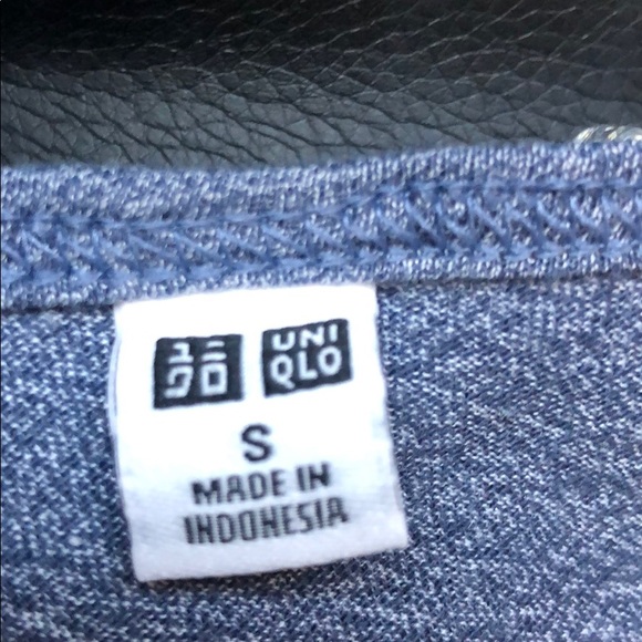Like new Uniqlo long sleeve T-shirt - Picture 5 of 6